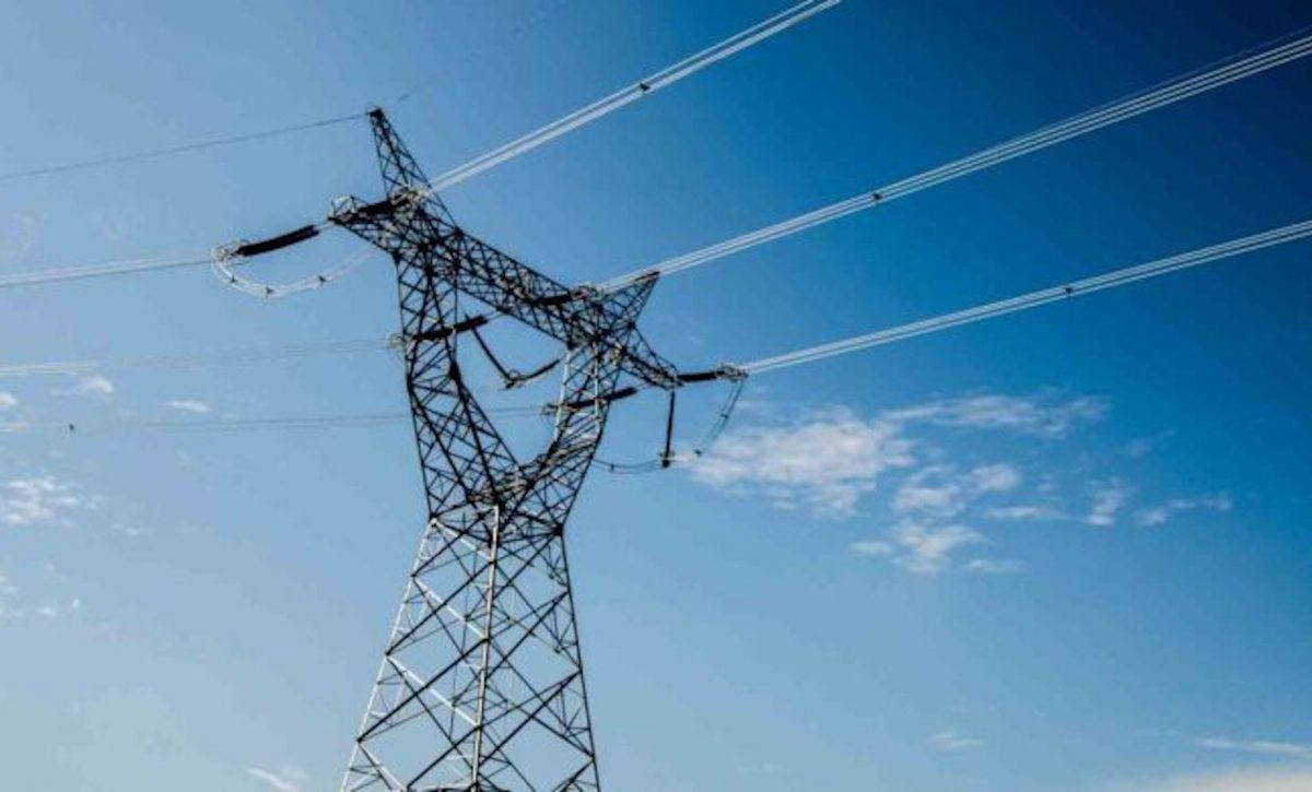Ecuador vuelve a comprar energía a Colombia: ¿riesgo de apagones en 2025?