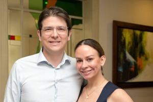 Maria Claudia Tarazona lidera cadena de oración por la recuperación de su esposo, Miguel Uribe