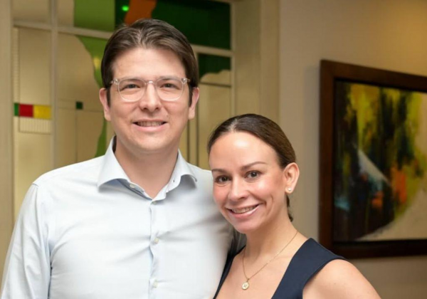 Maria Claudia Tarazona lidera cadena de oración por la recuperación de su esposo, Miguel Uribe