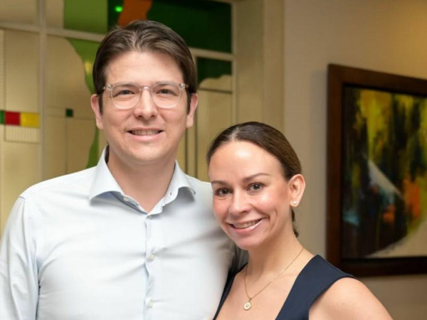 Maria Claudia Tarazona lidera cadena de oración por la recuperación de su esposo, Miguel Uribe