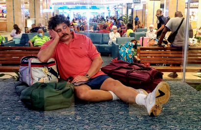 Esta estatua en el aeropuerto de Orlando te hará dudar si es real