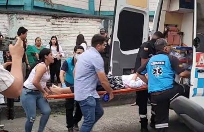 Terrible ataque armado frente a escuela en Babahoyo deja dos heridas y un joven fallecido