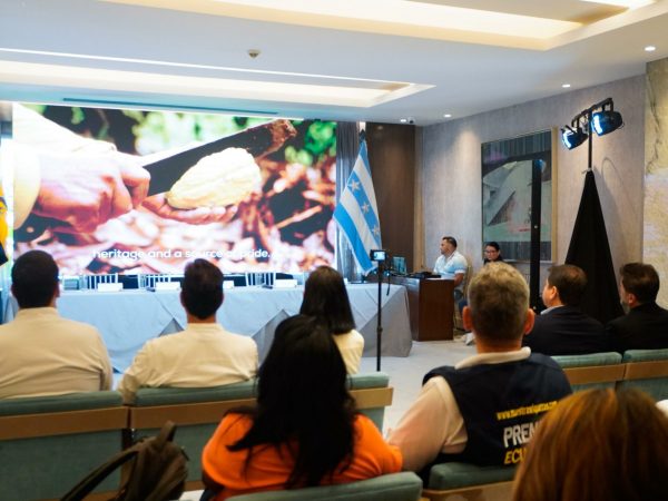 Ecuador muestra su cacao en auge con USD 1,333 millones en exportaciones.