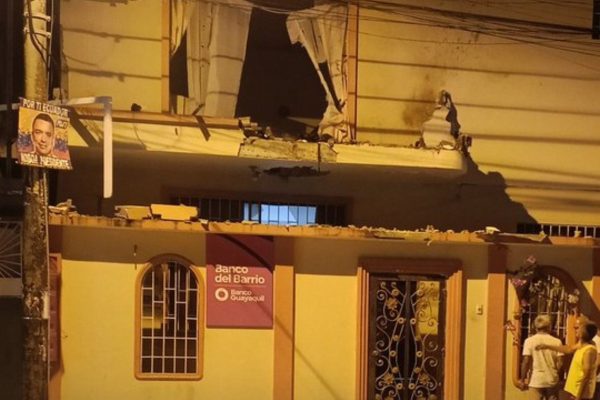 Afortunadamente, el atentado explosivo no dejó heridos, pero sí pérdidas materiales.