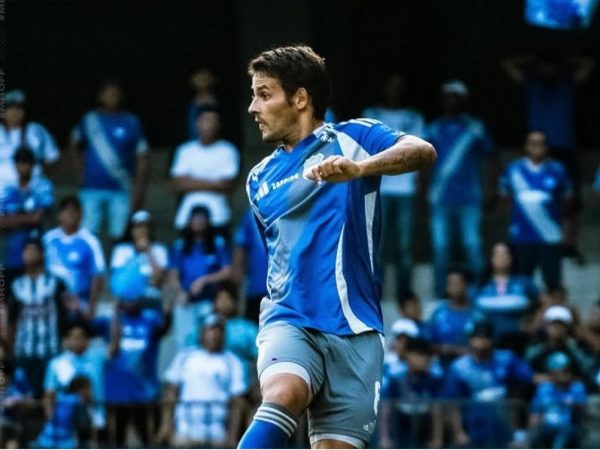 El mediocampista argentino Marcelo Meli, actual jugador de Emelec. FOTO: API.