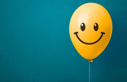 Para mantener y fortalecer estas conexiones vitales, los investigadores de la felicidad acuñaron el término "fitness social".
