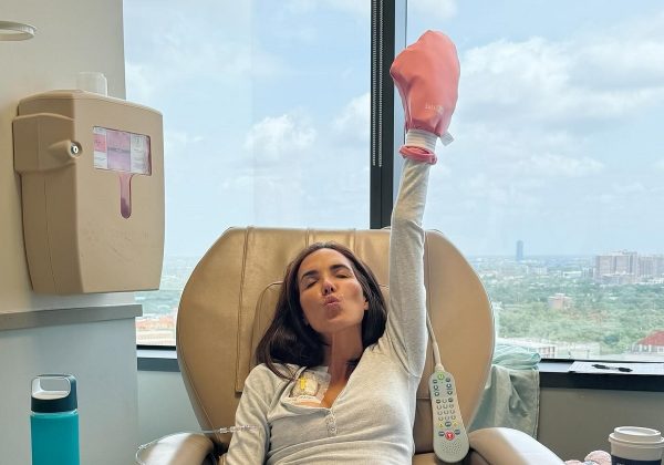 La atleta y excomunicadora María Teresa Guerrero inició su tratamiento oncológico.