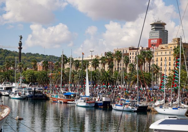 Multitud despide flotilla humanitaria en Barcelona: arranca misión internacional hacia Gaza