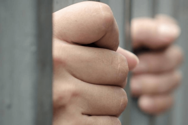 Hermanos abusaron de una niña con discapacidad y pasarán 13 años en prisión