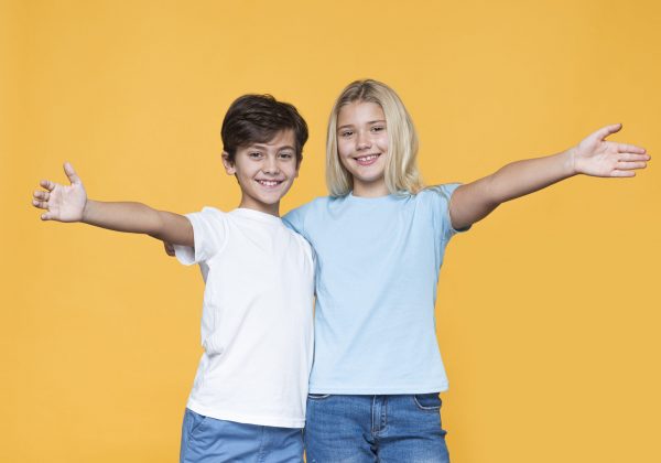Hombres que crecen con hermanas: Más colaborativos y amorosos en pareja