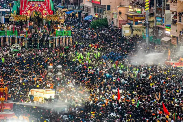 India: estampida humana durante ceremonia en templo de Puri deja víctimas fatales