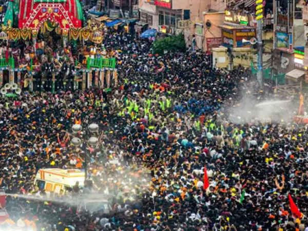India: estampida humana durante ceremonia en templo de Puri deja víctimas fatales