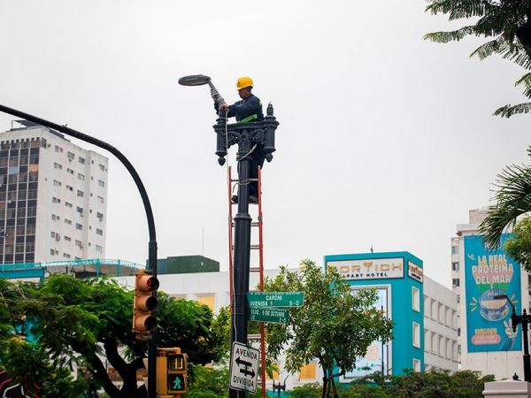 La iniciativa propone reactivar la vida barrial en la Avenida 9 de Octubre con actividades nocturnas.