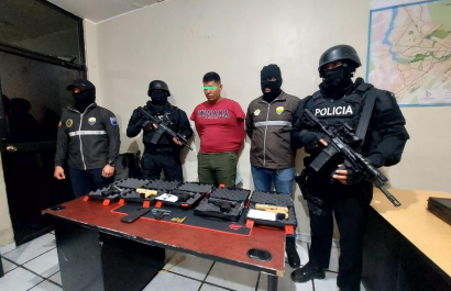 Cae en Portoviejo integrante de “Los Lobos” con arsenal en su poder