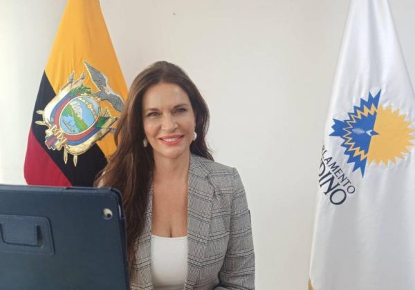 Ecuador renueva su representación diplomática con nombramientos en cuatro países.