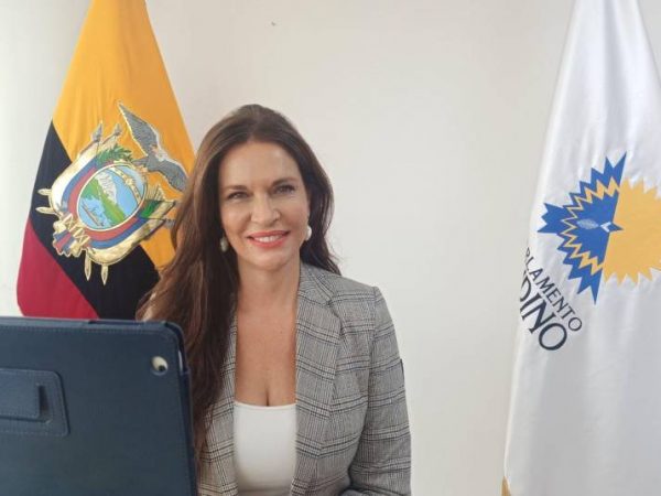 Ecuador renueva su representación diplomática con nombramientos en cuatro países.