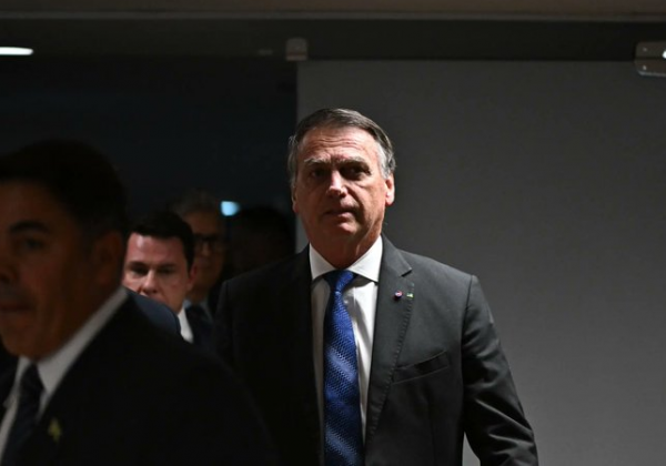 Espionaje, políticos y una app secreta: la trama que salpica a los Bolsonaro