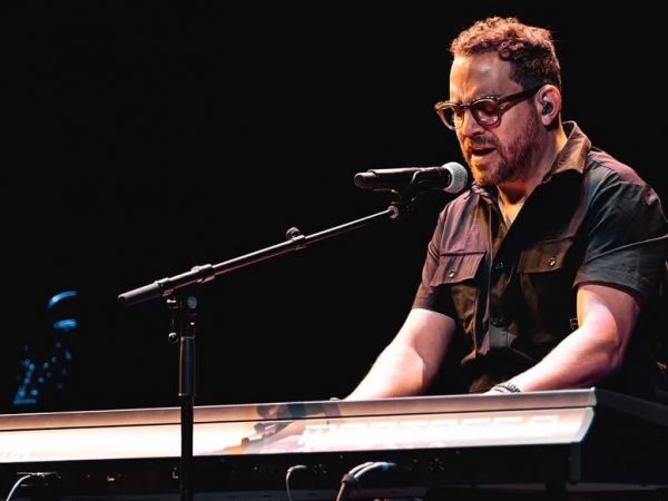 Juan Fernando Velasco estrena "Julio Eterno" y un videoclip que revive a Julio Jaramillo