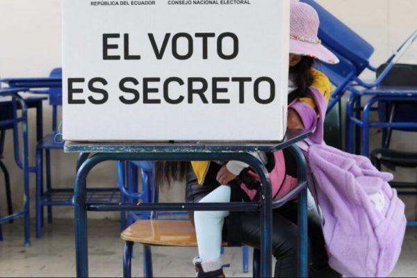 La próxima consulta, fijada para diciembre de 2025, fue acordada entre el Ejecutivo y el Consejo Nacional Electoral (CNE) en Ecuador. FOTO: API.