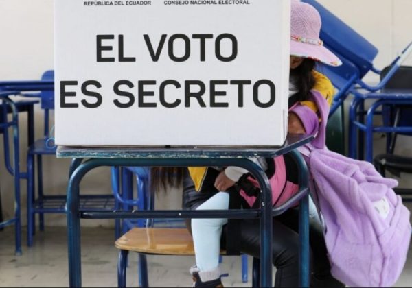 La próxima consulta, fijada para diciembre de 2025, fue acordada entre el Ejecutivo y el Consejo Nacional Electoral (CNE) en Ecuador. FOTO: API.