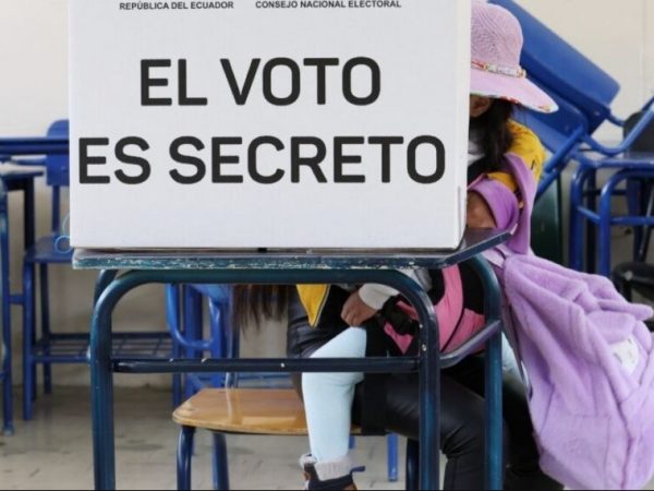 La próxima consulta, fijada para diciembre de 2025, fue acordada entre el Ejecutivo y el Consejo Nacional Electoral (CNE) en Ecuador. FOTO: API.