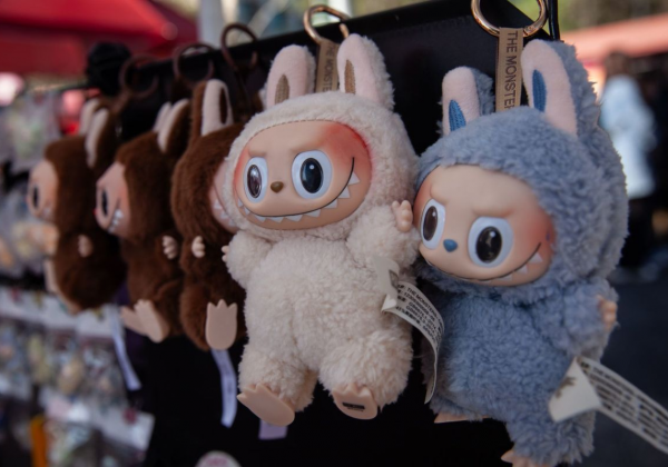 Pop Mart multiplica por cinco sus beneficios por auge global de los muñecos Labubu