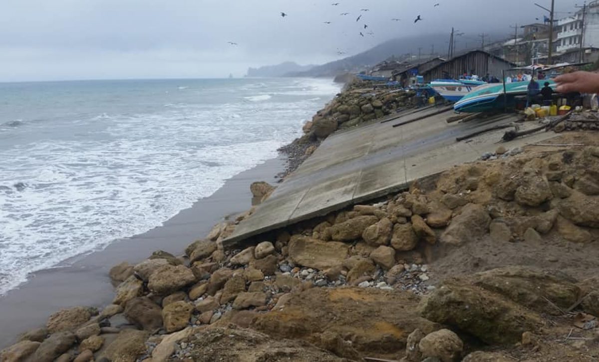 Vista de la playa en la zona rural Las Piñas, donde este miércoles reubicarán las nuevas letras corpóreas con su nombre.