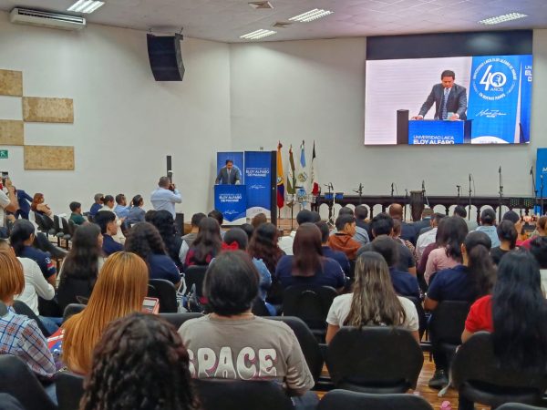 Estudiantes y docentes de carreras como turismo, hospitalidad y gastronomía participan en el 3er Congreso Nacional de Turismo, organizado por la Uleam.