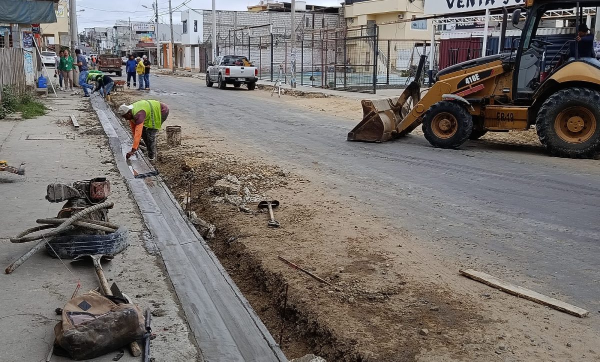 El Municipio de Manta informó este miércoles, que de acuerdo a datos de Petroecuador, el 10 de agosto se reanuda el suministro de asfalto a nivel nacional.