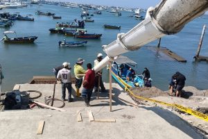 En la escalinata aún falta sacar el encofrado y cortar unas varillas, pero la obra ya es usada por los chaluperos.
