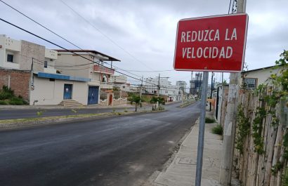 Moradores denuncian que conductores no respetan señales de tránsito.