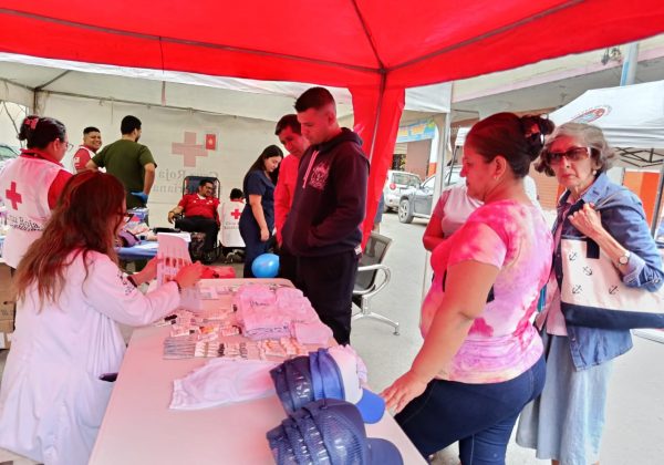 El Cuerpo de Bomberos de Manta conmemora 135 años con la Feria de la Salud.
