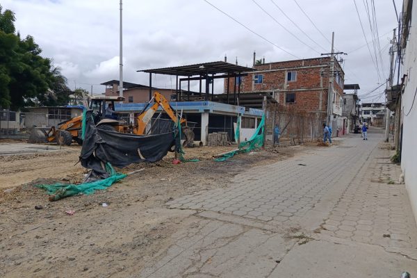 La minga en la estación de bombeo de Los Esteros es un ejemplo del trabajo comunitario.