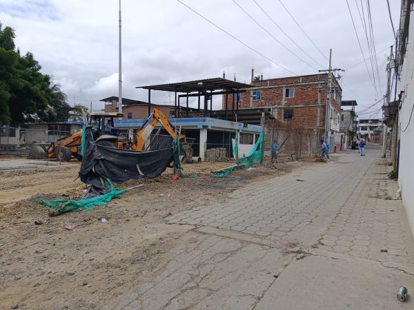 La minga en la estación de bombeo de Los Esteros es un ejemplo del trabajo comunitario.