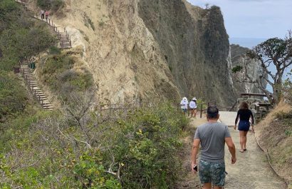 Gracias a un convenio tripartito se rehabilitará el sendero al Faro de San Lorenzo.