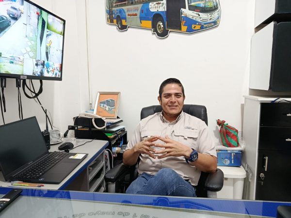 Daniel García, presidente de la Federación de Transporte Urbano de Manta (FETUM).