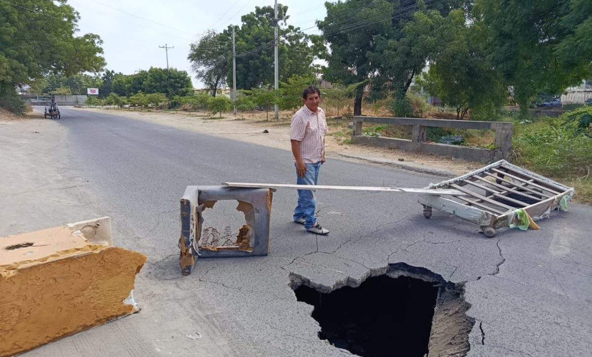 El Municipio de Manta informó que realizarán estudio para construir una nueva infraestructura, tras este socavón.