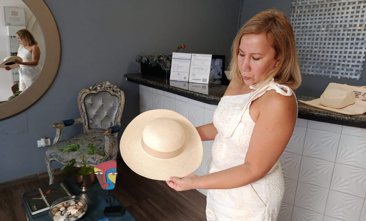 Un grupo de mujeres vinculadas al sector turístico, busca que el sombrero de paja toquilla transforme los viernes en Manta.