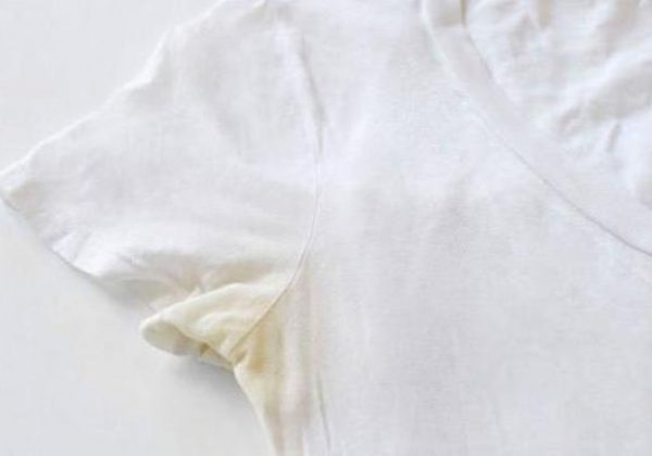 El truco que necesitas conocer para dejar tu ropa blanca libre de manchas