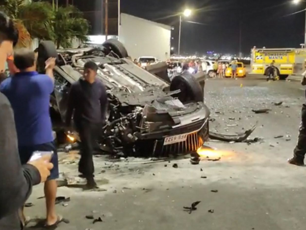 Autoridades investigan choque con cinco heridos en la vía Puerto Aeropuerto, en Manta