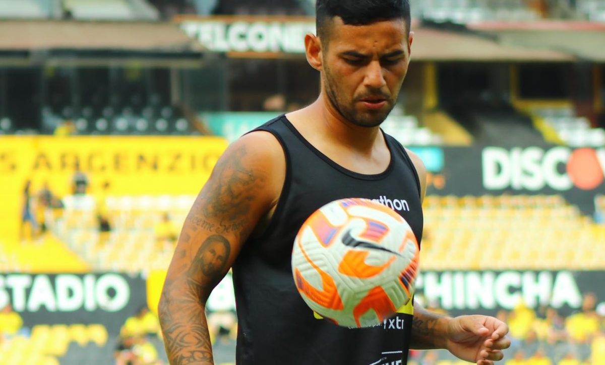 Marcos Acosta será baja en el Manta FC ante El Nacional.