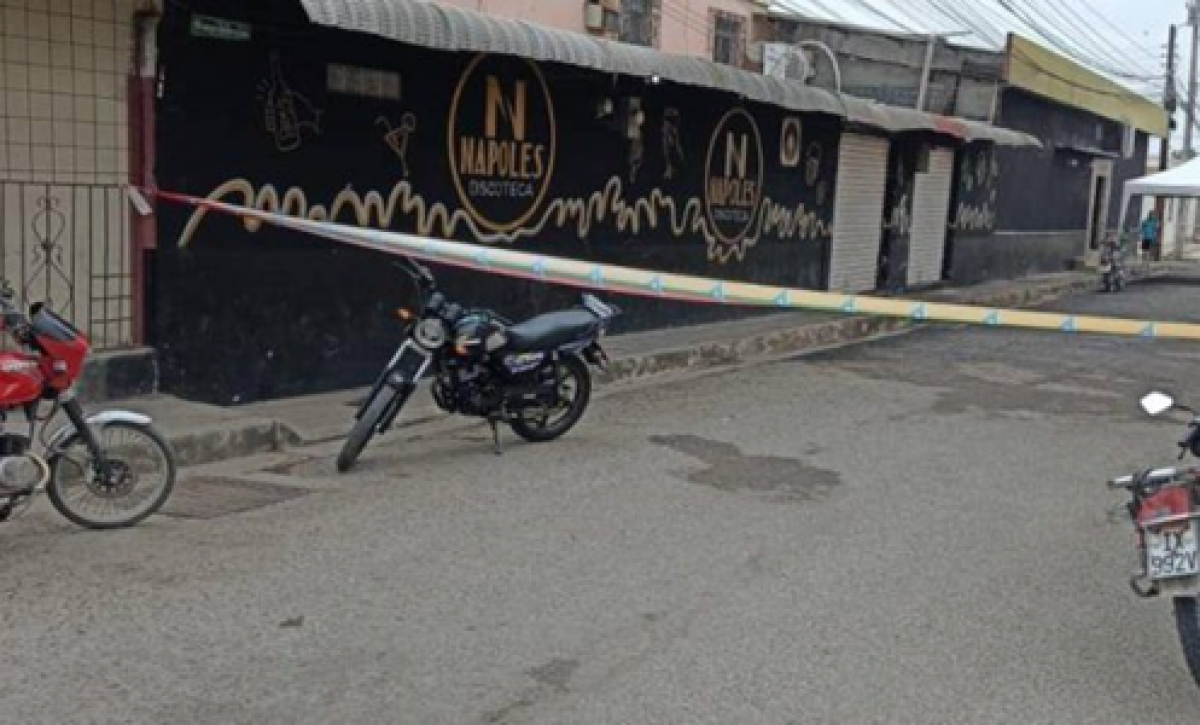 Ocho personas mueren en ataque armado frente a discoteca en Santa Lucía