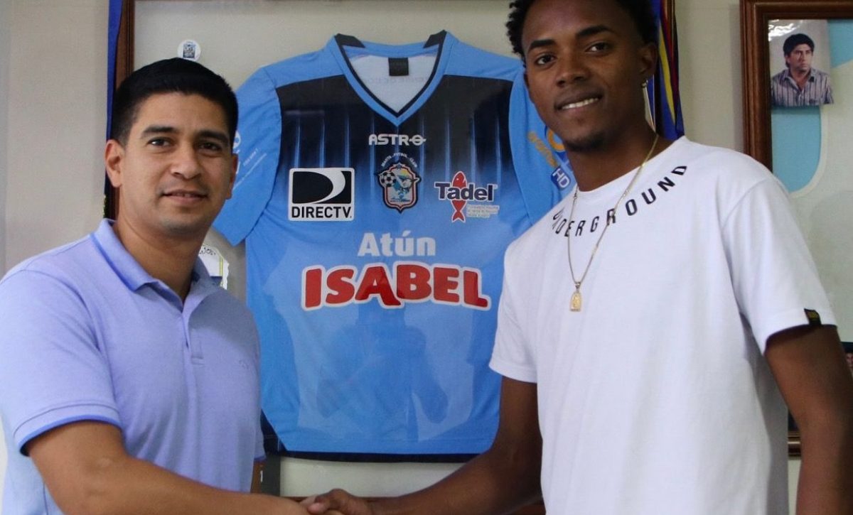 Alexander Medina, nuevo jugador del Manta FC.