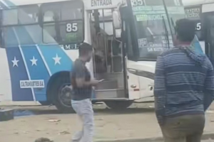 Ataque armado contra transporte urbano deja dos muertos en Mucho Lote 1