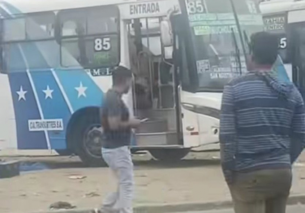 Ataque armado contra transporte urbano deja dos muertos en Mucho Lote 1
