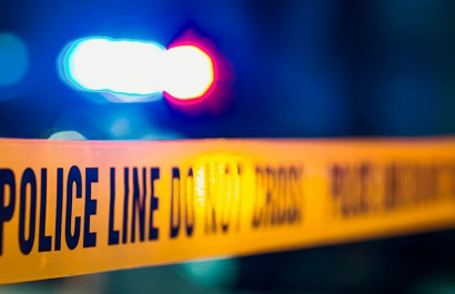 Vivieron un año con el cadáver de su amigo para cobrar su pensión: pareja arrestada en Colorado