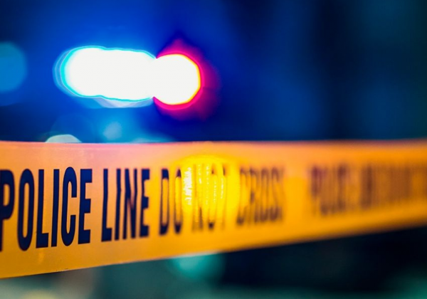 Vivieron un año con el cadáver de su amigo para cobrar su pensión: pareja arrestada en Colorado