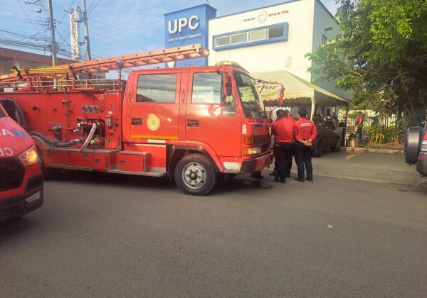 Explosión en cocina de Unidad de Policía Comunitaria deja a un agente herido