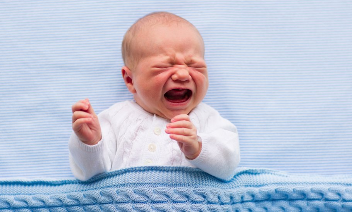 Por qué llora un bebé: factores fisiológicos y emocionales más frecuentes