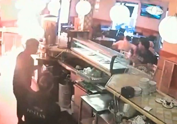 Se enfadó por no recibir mayonesa y prendió fuego al bar: así fue el insólito ataque en Sevilla